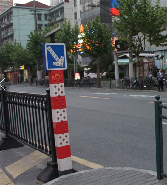 太阳能警示柱