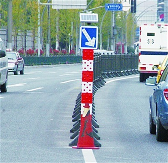 太阳能警示柱
