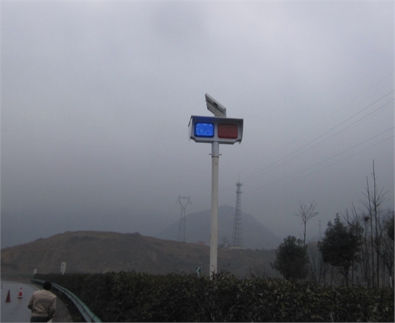 太阳能警示灯
