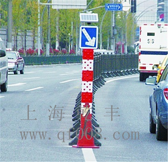 太阳能警示桩