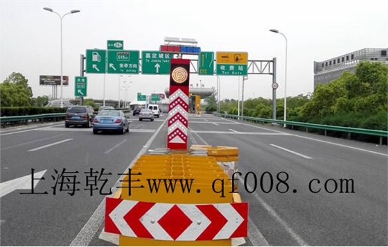 太阳能警示柱