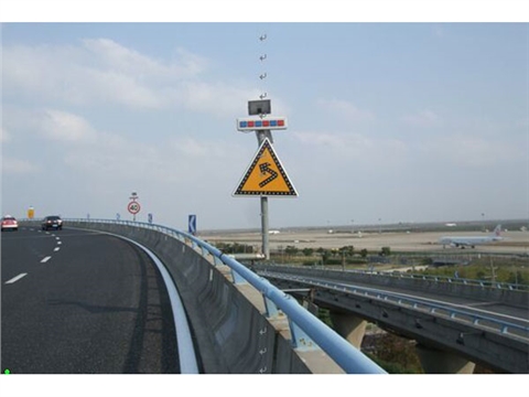 太阳能向右急弯标志CTB-5S-2