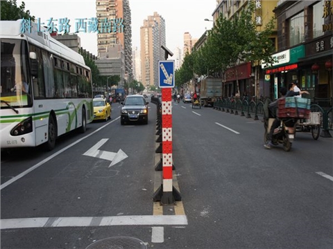太阳能警示桩