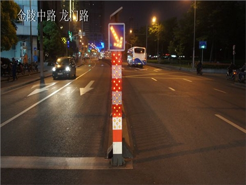 太阳能警示桩