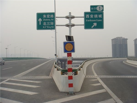 太阳能警示桩