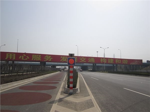 太阳能警示桩