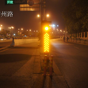太阳能警示桩