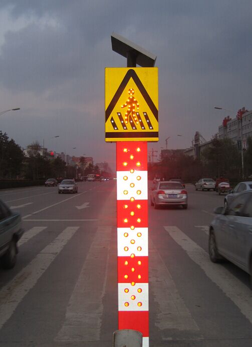 太阳能过街行人警示桩