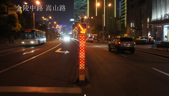 太阳能警示桩