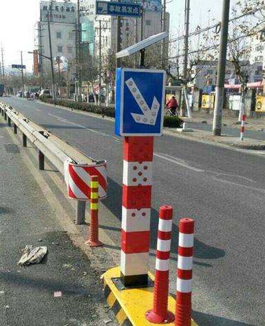 太阳能警示柱