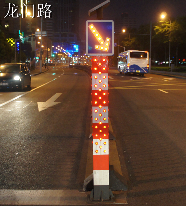 太阳能警示柱