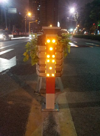 太阳能警示柱
