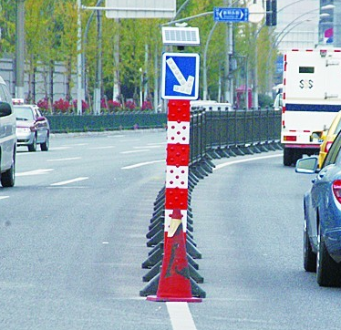 太阳能警示柱