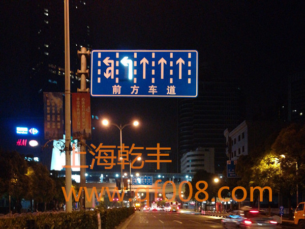 长宁路凯旋路.jpg