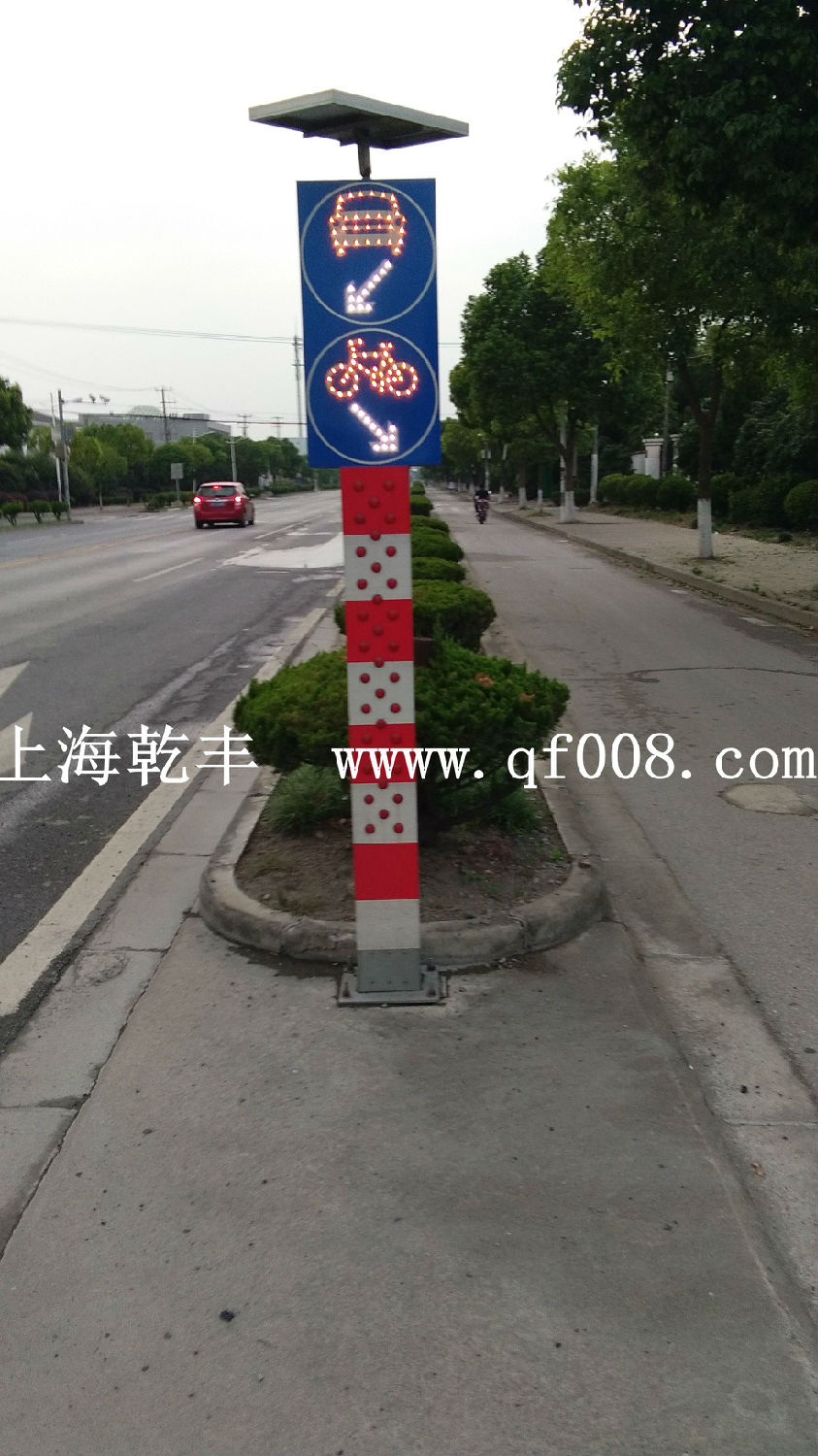 太阳能警示柱